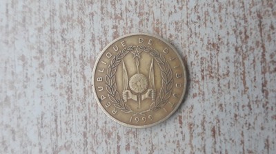 Djibouti - 10 francs 1999. foto
