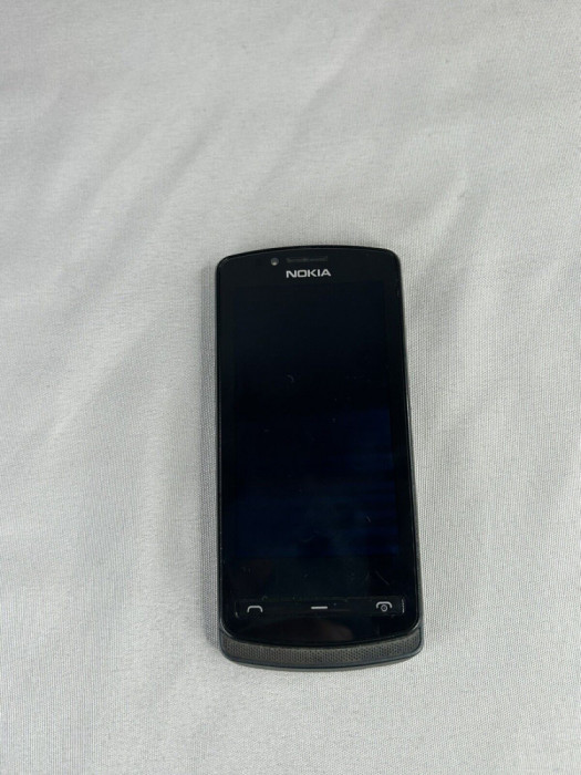 Telefon Nokia 700, folosit