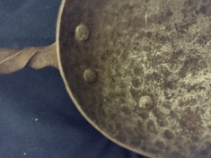 Vechi vas de tăm&acirc;iat/ars carbune ( din Fier ) -anii circa 1730-1800