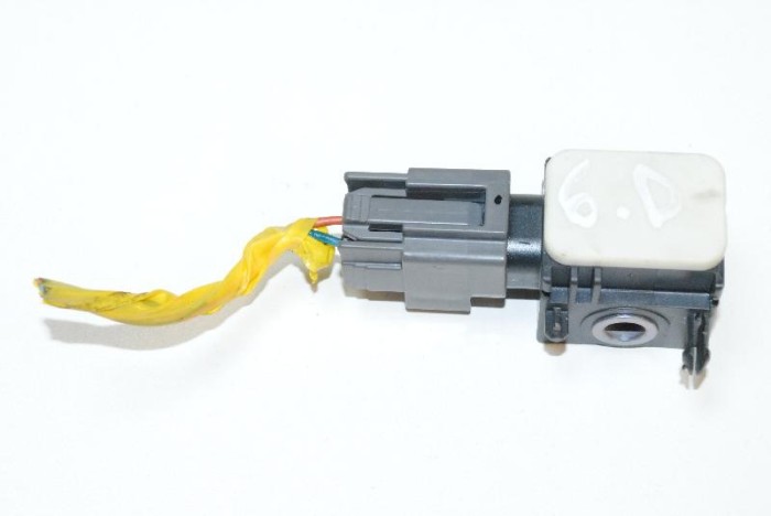 Senzor de impact dreapta spate HYUNDAI SANTA F&Eacute; II CM 2007 OEM: 95920-2B000 2209865
