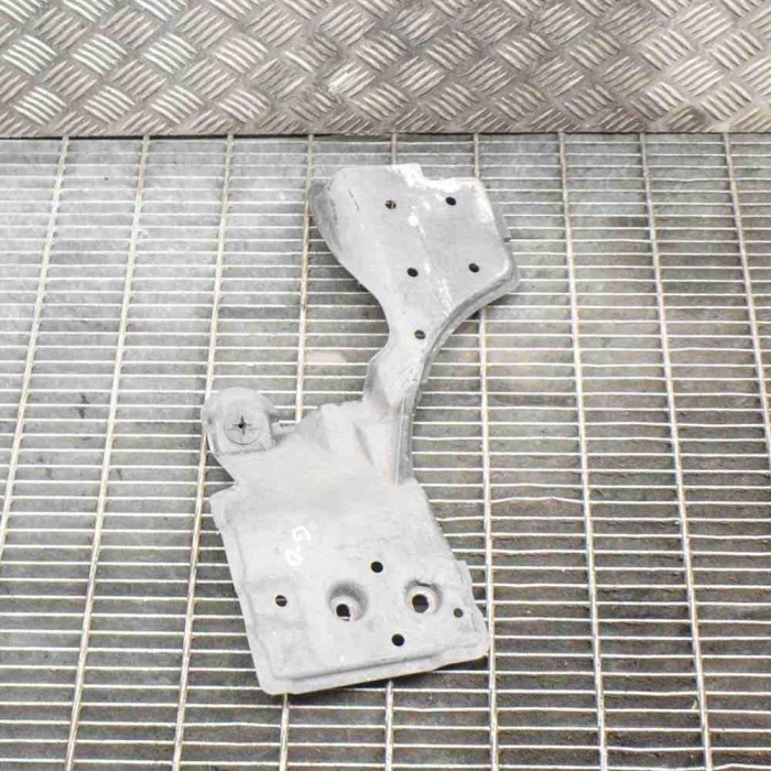 Scut motor dreapta spate TOYOTA PRIUS _W3_ 2012 OEM: 57627-47010