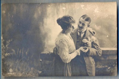 AX 372 CP VECHE-IUBITI IN TINUTA DE EPOCA -CATRE VICTORIA IONESCU foto