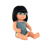 Papusa 38 cm, fetita asiatica purtatoare de ochelari, imbracata in salopeta tricotata, MINILAND