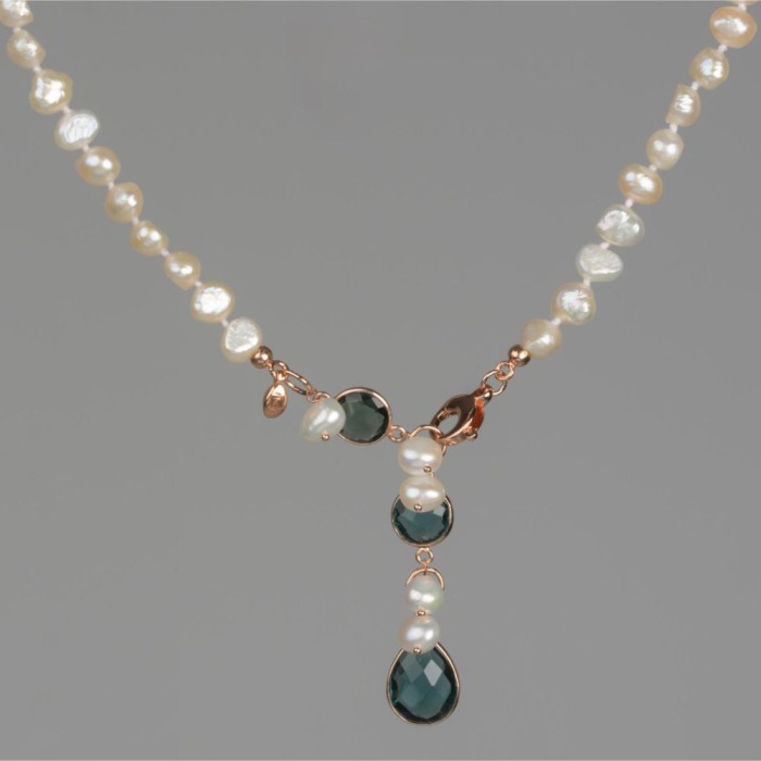 Choker Jolly din perle și cuarț albastru