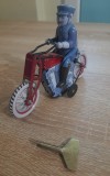 Motociclist-jucarie veche de colectie din tabla