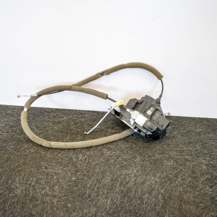 &Icirc;ncuietoare ușă dreapta față NISSAN QASHQAI II J11, J11_ 2016 3339928