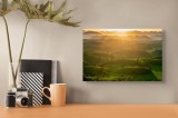 Tablou Canvas, "Răsărit peste colinele verzi", Apus, Dealuri, Lumina, Verdeață, Peisaj, Natură, Pitoresc, Tranquilitate, Frumusețe, Serenitate, 39 x 2