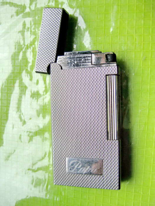B491-I-Bricheta Papa Sarome Japan nefunctionala metal argintiu deosebit design.