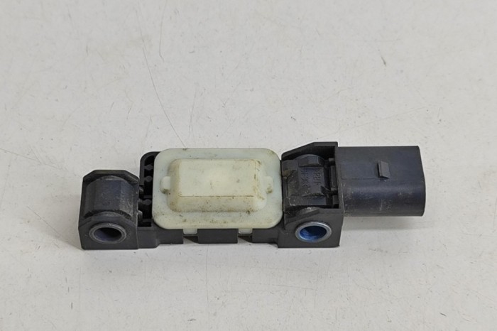 Senzor de impact st&acirc;nga față VW TOUAREG 7LA, 7L6, 7L7 2008 OEM: 7L0909606D,0232Z26C4WS