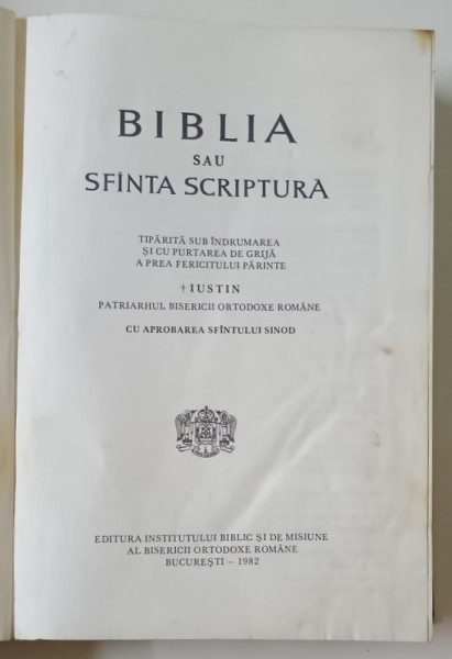 BIBLIA SAU SFANTA SCRIPTURA TIPARITA SUB INDRUMAREA SI CU PURTAREA DE GRIJA A PREA FERICITULUI PARINTE IUSTIN PATRIARHUL BISERICII ORTODOXE ROMANE ,