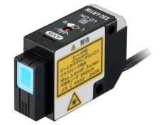 Senzor laser OMRON rază 7m cablu 2m