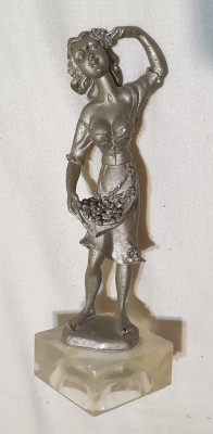 Statueta din metal - o frumoasa doamna cu flori - decor - ornament arta colectie foto
