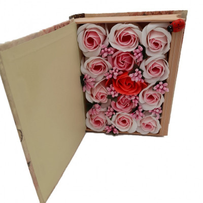 Aranjament floral 13 trandafiri cutie in forma de carte, flori de sapun, rosu, roz, alb, 11x9x6 cm foto