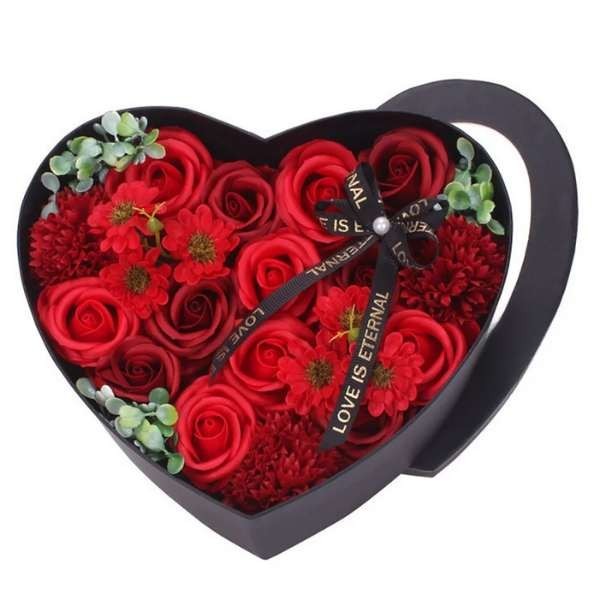 Buchet Mercaton cu Flori Parfumate din Sapun in Cutie Forma Inima, 22 x 20 x 9 cm
