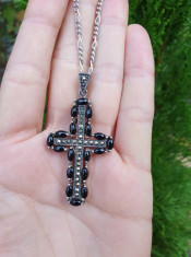 Crucifix cu lant din argint cu onix si marcasite foto