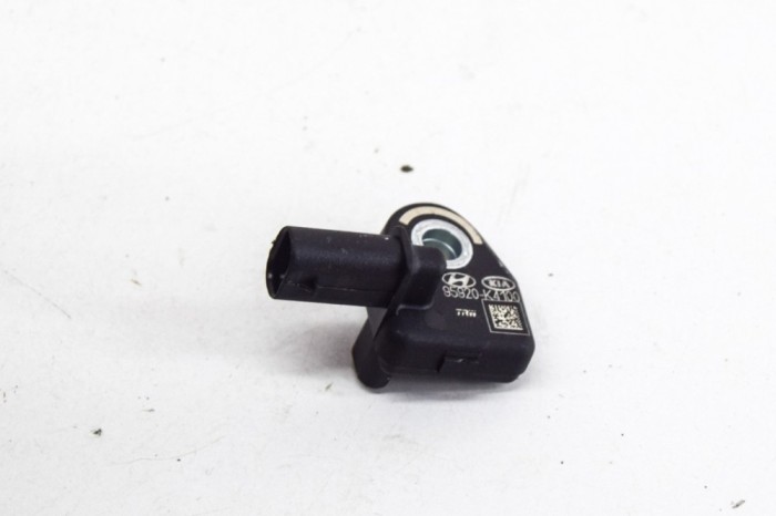 Senzor de impact dreapta față HYUNDAI KONA 2021 OEM: 95920-K4100 21614899
