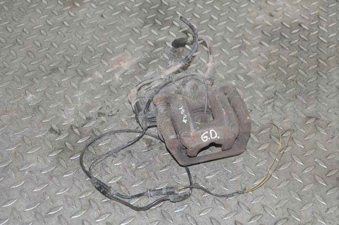 Etrier de fr&acirc;nă dreapta spate BMW X3 F25 2014 10858254
