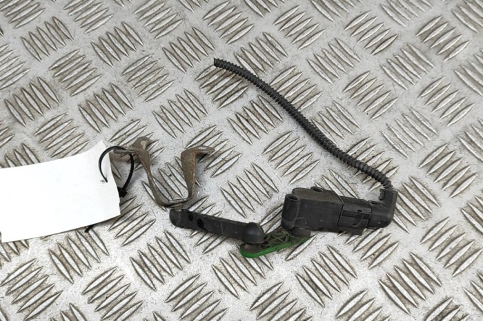 Senzor de nivel &icirc;nălțime dreapta spate AUDI Q3 F3 2021 OEM: 5Q0907503 31054977