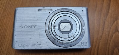 APARAT FOTO SONY DSC-W610 , NU FUNCTIONEAZA , SE VINDE FARA ACUMULATOR . foto