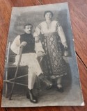 Fotografie tip Carte Postala - Femeie si barbat in port popular Romanesc
