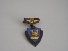 QW9 L 6 - Insigna - tematica comunism - Fruntas in gospodarirea orasului an 1970