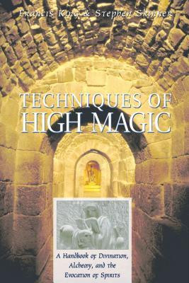 Techniques of High Magic: A Handbook of Divination, Alchemy, and the Evocation of Spirits foto