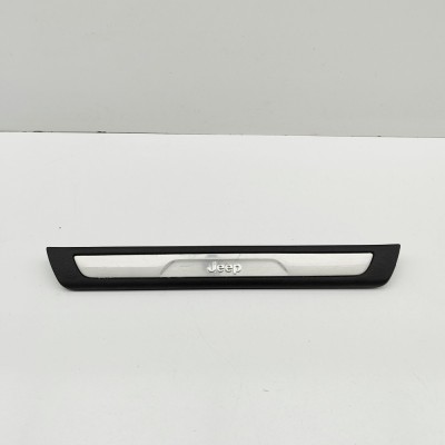 Ornament prag dreapta față JEEP GRAND CHEROKEE IV WK, WK2 2015 OEM: 1NC80DX9AB,P1NC80DX9AB,101037020BLR foto