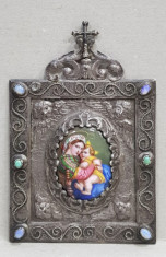 Madona cu Pruncul, portelan pictat incadrat in rama din argint,decorata cu pietre semipretioase,secol 19 foto