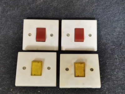 Lot 4 intrerupatoare vechi romanesti. Intrerupator electric vechi. foto