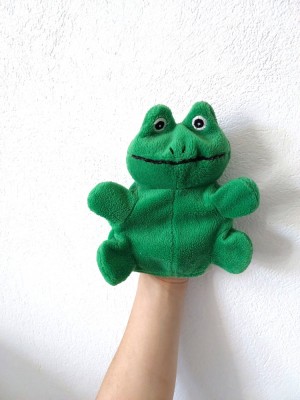 Marioneta teatru de papusi, papusa manuala tip manusa, broasca / broscuta verde foto