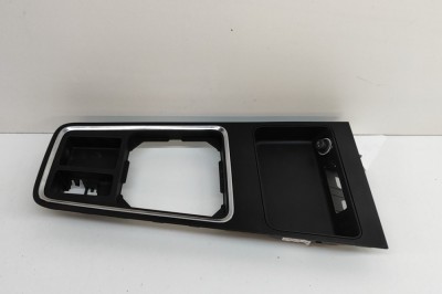 Ornament consola centrală SEAT ATECA KH7 2020 OEM: 577863283A,577PM0060A,575858060E | 24865704 foto