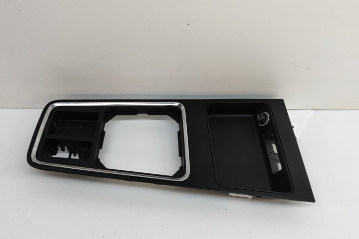 Ornament consola centrală SEAT ATECA KH7 2020 OEM: 577863283A,577PM0060A,575858060E | 24865704