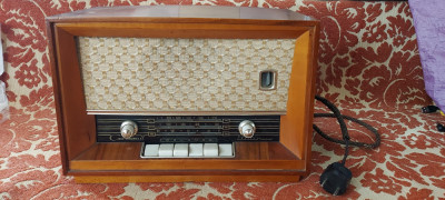 RADIO CARMEN 2 MODEL S624A ,ELECTRONICA 1960 ,PRIMUL MODEL, NU FUNCTIONEAZA . foto