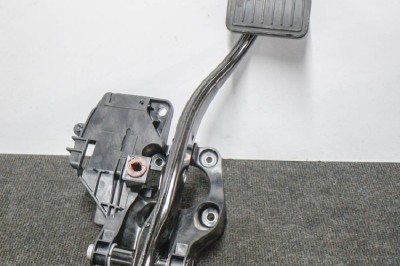 Pedala de fr&amp;acirc;nă TESLA MODEL 3 2018 OEM: 1044691-00-D 11204594 foto