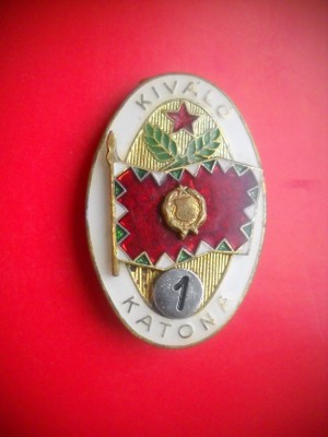 HOPCT INSIGNA UNGARIA MILITARA H 1 -KIVALO KATONA /SPECIALIST CLASA 1 D= 40 MM foto