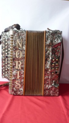 ACORDEON NORIS, ARMONICA DE COLECTIE foto