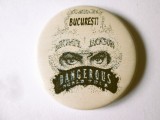 Rara! Insigna Michael Jackson Dangerous World Tour Bucuresti 1 octombrie 1992,diametru=36 mm