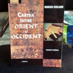 CARTEA INTRE ORIENT SI OCCIDENT - MARIUS CHELARU