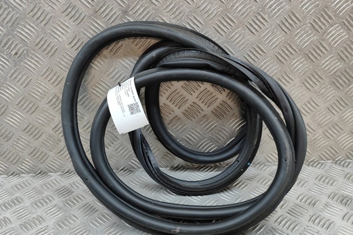 Garnitura de cauciuc haion CITRO&Euml;N DS7 Crossback 2021 OEM: 9818668080 27732445