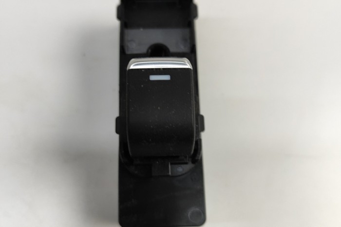 Buton geam ușă dreapta față MAZDA 6 Estate GJ, GL 2012 OEM: GMM666370A 30043636
