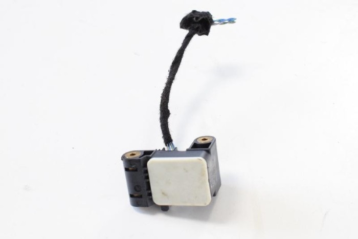 Senzor de impact st&acirc;nga față BMW X6 E71, E72 2012 OEM: 6911003 10033282