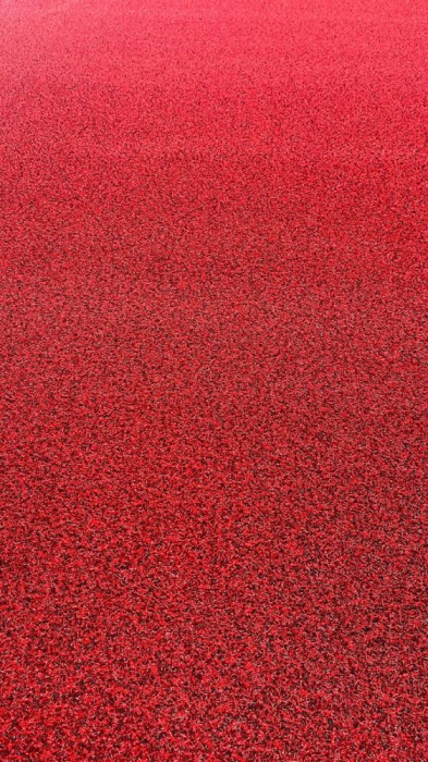 Mocheta Gazon Artificial Model Coir Burgundy, Rosu, Negru, Inaltime Fir 14mm, 100 x 500 cm, Perfect pentru Evenimente