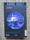 URA - ANNE HOLT