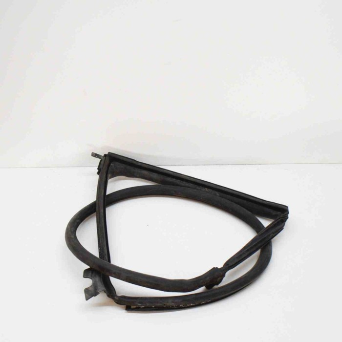 Garnitura ușă st&acirc;nga spate TESLA MODEL S 2014 OEM: TMSP-U03