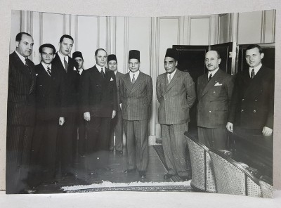 OFICIALI ROMANI SI EGIPTENI LA CAIRO , POZA DE GRUP , NOIEMBRIE 1939 foto