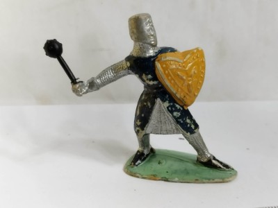 bnk jc Guilbert - soldat medieval cu buzdugan si scut foto