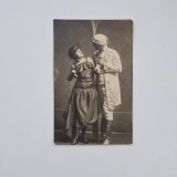 Fotografie format CP: Fotograf ambulant, Portret de cuplu in vestimentatie teatrala, ca. 1915 - 1920 / Romania