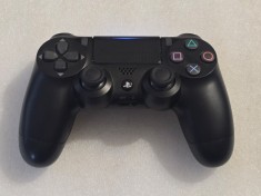 Controller Sony DualShock 4 V2 pentru Playstation 4 (PS4), negru - poze reale