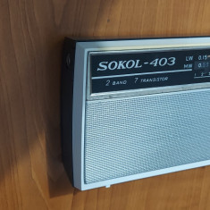 RADIO SOKOL 403 , 7 TRANZISTOARE , FUNCTIONEAZA .