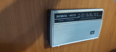 RADIO SOKOL 403 , 7 TRANZISTOARE , FUNCTIONEAZA . foto